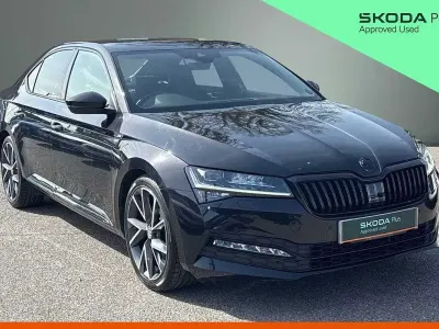 Gebraucht Skoda Superb SportlinePlus 140 PS (102 kW) 2021 Schwarz Kleinwagen