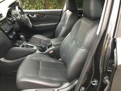 Black Used 2016 Nissan Qashqai Tekna SUV | £9,390 (Good price)