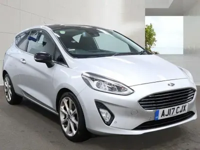 Usado Ford Fiesta Titanium 120 CV (88 kW) 2017 Plateado Utilitario