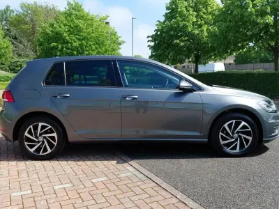 Begagnad VW Golf VIII Edition 148 HK (108 kW) 2020 Grå Halvkombi