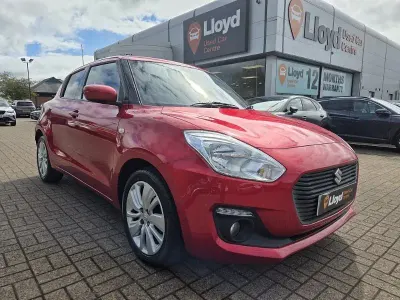 Usado Suzuki Swift SZ-T 111 CV (81 kW) 2019 Rojo Utilitario