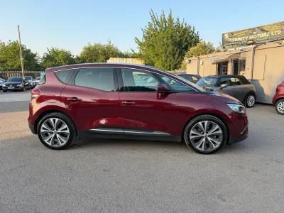 Used Renault Scénic III Dynamique 2017 Red MPV