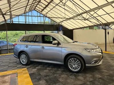 Used Mitsubishi Outlander P-HEV 2019 Grey SUV