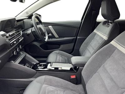 Used Citroën e-C4 100 kW (136 HP) 2024 Perla nera black Hatchback