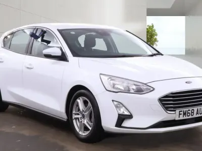 Used Ford Focus Zetec 2019 White Hatchback