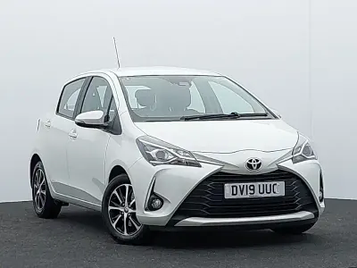 Used Toyota Yaris 111 HP (81 kW) 2019 White Hatchback
