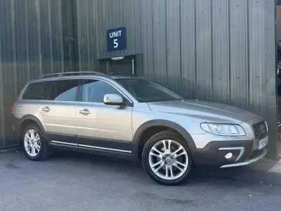 Used Volvo XC70 SE Lux 181 HP (133 kW) 2015 Gold Estate
