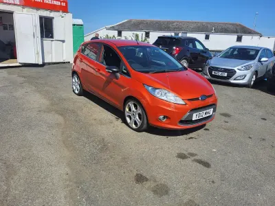 Used Ford Fiesta Zetec 96 HP (70 kW) 2012 Red Hatchback