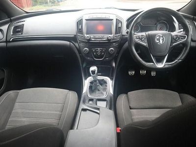 Used Vauxhall Insignia SRi 136 HP (100 kW) 2015 White Hatchback