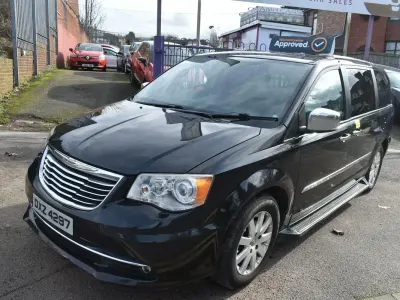 Used Chrysler Grand Voyager Limited 178 HP (130 kW) 2014 Black MPV