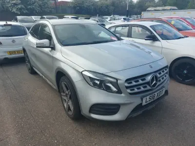 Käytetty Mercedes GLA220 AMG line 177 HP (130 kW) 2018 Hopea Katumaasturi