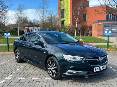 Used Vauxhall Insignia SRi 170 HP (125 kW) 2018 Green Hatchback