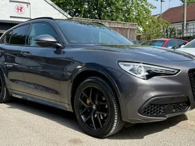 Begagnad Alfa Romeo Stelvio Veloce 280 HK (205 kW) 2022 Grå SUV