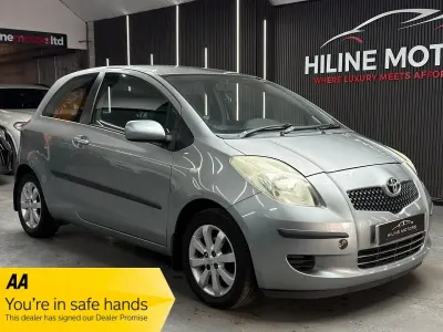 Usado Toyota Yaris 85 CV (62 kW) 2007 Plateado Utilitario