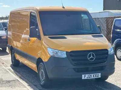 Used Mercedes Sprinter Progressive 140 HP (102 kW) 2021 Yellow Van