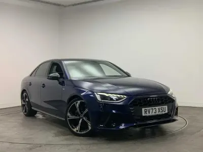Używany Audi A4 Black Edition 147 KM (108 kW) 2023 Niebieski Sedan/Limuzyna