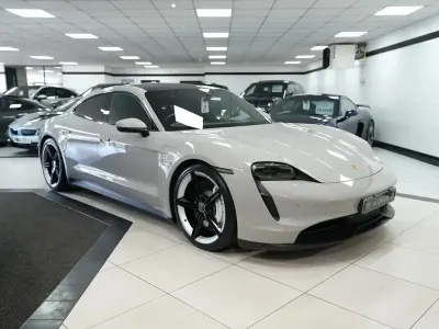 Begagnad Porsche Taycan Performance Package 419 kW (571 HK) 2022 Grå Sedan