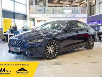 Używany Jaguar XE R-Dynamic 180 KM (132 kW) 2019 Niebieski Sedan/Limuzyna