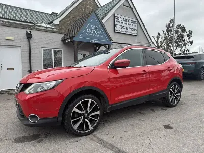 Używany Nissan Qashqai Tekna 110 KM (80 kW) 2014 Czerwony SUV