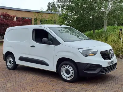 Used Vauxhall Combo 100 HP (73 kW) 2021 White MPV