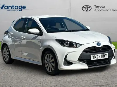 Used Toyota Yaris 113 HP (83 kW) 2023 White Hatchback