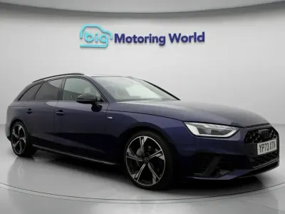 Używany Audi A4 Black Edition 201 KM (147 kW) 2023 Niebieski Kombi