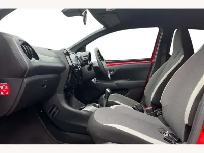 Begagnad Toyota Aygo Trend 72 HK (52 kW) 2021 Röd Halvkombi