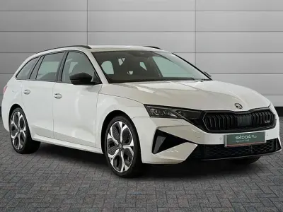 Usado Skoda Octavia vRS 265 HP (194 kW) 2026 Branco Carrinha