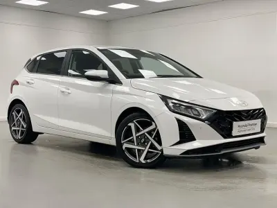 Used Hyundai i20 Premium 90 HP (66 kW) 2024 White Hatchback