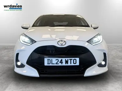 Used Toyota Yaris Design 2024 White Hatchback
