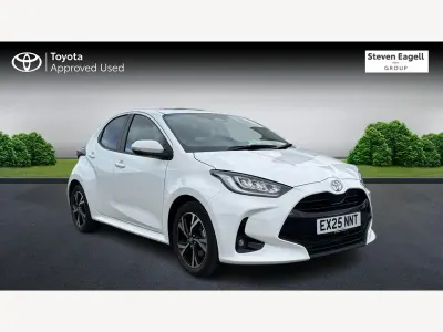 Used Toyota Yaris Design 2025 White Hatchback