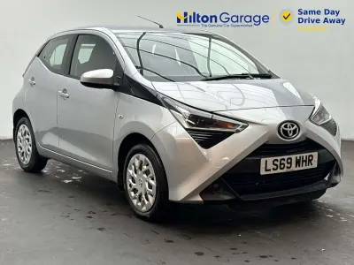 Used Toyota Aygo X-play 72 HP (52 kW) 2019 Silver Hatchback