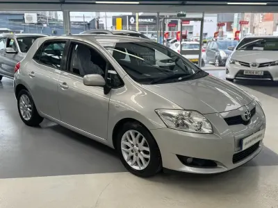 Used Toyota Auris 124 HP (91 kW) 2008 Silver Hatchback
