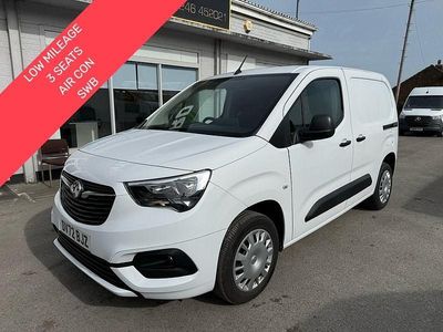 Second-hand Vauxhall Combo Sportive 100 CP (73 kW) 2022 Alb Monovolum