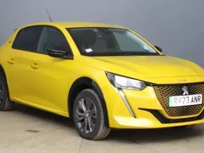 Second-hand Peugeot e-208 Allure+ 100 kW (136 CP) 2023 Galben Hatchback