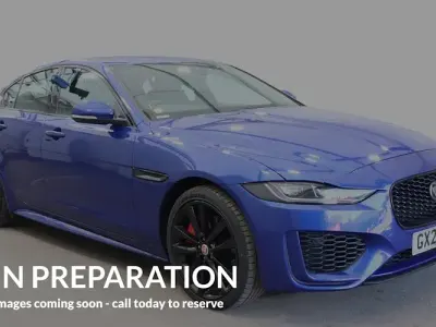Używany Jaguar XE R-Dynamic 300 KM (220 kW) 2020 Niebieski Sedan/Limuzyna
