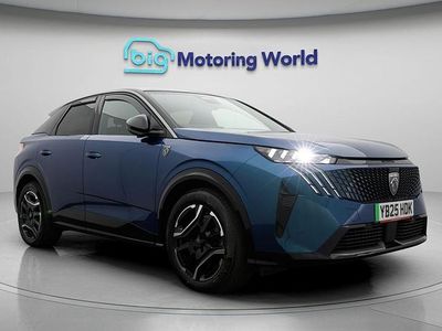 Używany Peugeot e-3008 GT 154 kW (210 KM) 2025 Niebieski SUV