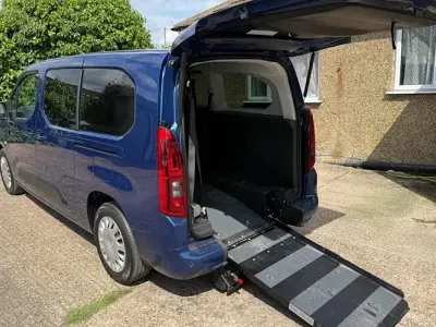 Used Vauxhall Combo Edition 110 HP (80 kW) 2021 Blue MPV