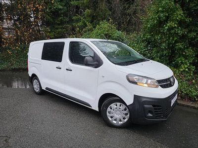 Second-hand Vauxhall Vivaro Edition 120 CP (88 kW) 2021 Alb Monovolum