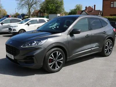 Usado Ford Kuga ST-Line X 150 CV (110 kW) 2021 Gris SUV
