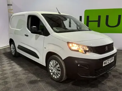 Begagnad Peugeot Partner Premium 2022 Vit Minibuss