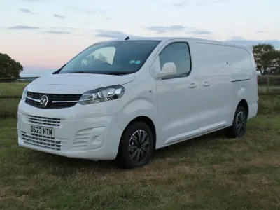 Used Vauxhall Vivaro 100 HP (73 kW) 2023 White MPV