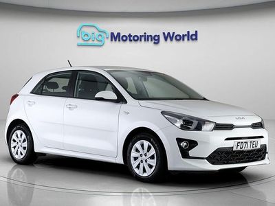 Used Kia Rio 84 HP (61 kW) 2022 White Hatchback