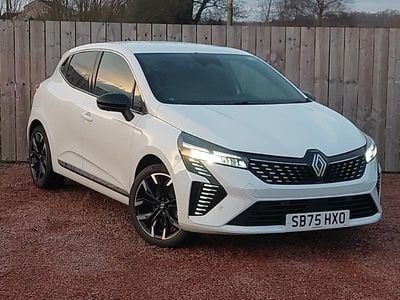 New Renault Clio V Techno 143 HP (105 kW) 2025 White Hatchback