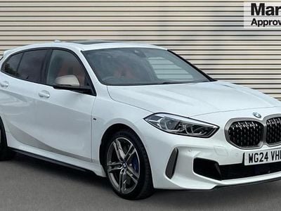 Begagnad BMW M135 Comfort Edition 306 HK (225 kW) 2026 Vit Halvkombi