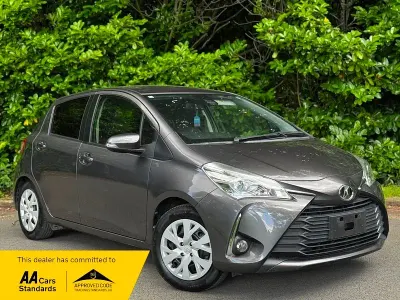 Used Toyota Yaris Multidrive S 99 HP (72 kW) 2017 Grey
