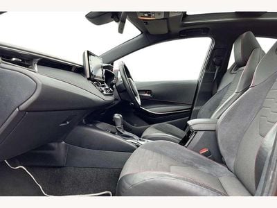 Used Toyota Corolla 122 HP (89 kW) 2019 Red Hatchback