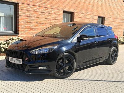 Used Ford Focus ST 185 HP (136 kW) 2016 Black Hatchback