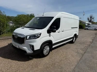 Usado Maxus V90 204 HP (150 kW) 2023 Branco Van