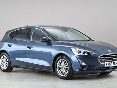 Gebraucht Ford Focus Titanium 125 PS (91 kW) 2019 Blau Kleinwagen
